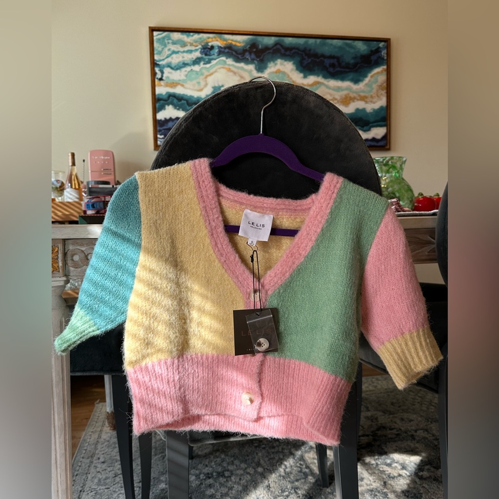 Woman’s top/cardigan.